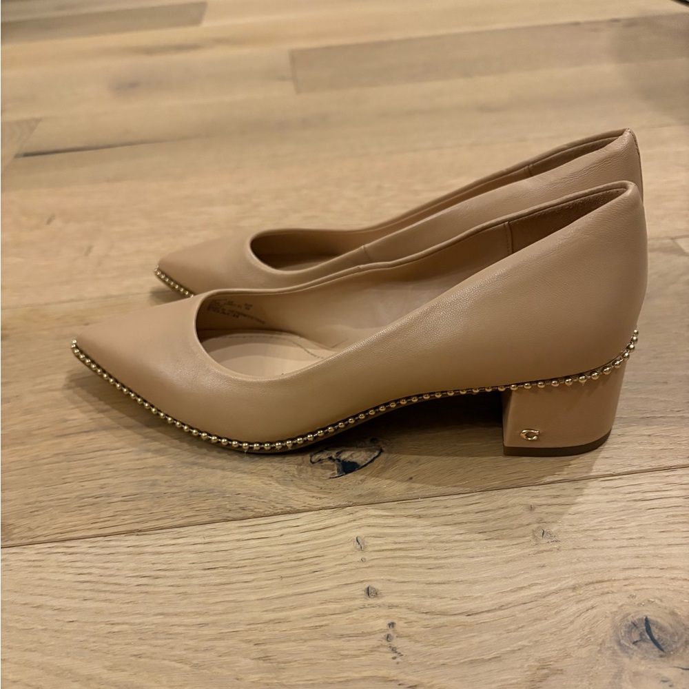 Coach Willa Pumps Tan NWOT